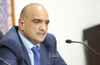 Photo of رئيس الوزراء ووزيرا الصحة والداخلية في العقبة