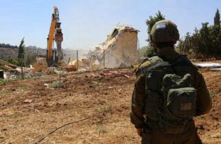Photo of الاحتلال يخطر بوقف بناء منزل قيد الإنشاء جنوب الخليل