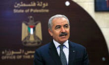 Photo of رئيس الوزراء الفلسطيني يعزِّي بضحايا حادثة العقبة