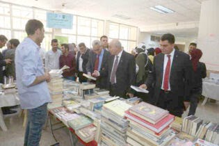 Photo of افتتاح معرض للكتاب في كلية الآداب في الأردنيّة