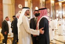 Photo of ولي العهد يقدّم العزاء لرئيس الإمارات بوفاة الشيخ خليفة