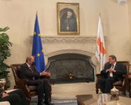 Photo of وزير الخارجية ينقل رسالة من الملك إلى رئيس قبرص