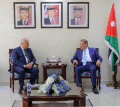 Photo of رئيس مجلس النواب يلتقي السفير الأذري