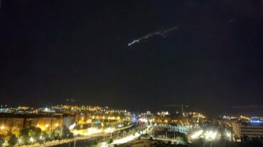 Photo of بقايا صاروخ فضاء صيني تضيء في سماء إسبانيا