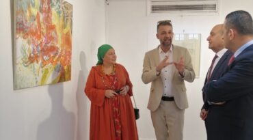 Photo of السفير الأردني في القاهرة يزور المعرض الأردني للفن التشكيلي