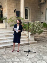 Photo of سفيرة فرنسا: العلاقات مع الأردن وفرنسا تخدم أهدافنا المشتركة