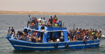 Photo of إنقاذ 100 مهاجر وانتشال ثلاثة جثث بالسواحل الشرقية لتونس