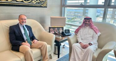 Photo of السفيران السعودي والأمريكي في عمان يبحثان العلاقات الثنائية
