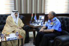 Photo of مدير الأمن العام يبحث تعزيز التعاون الشرطي والأمني مع السفير الكويتي