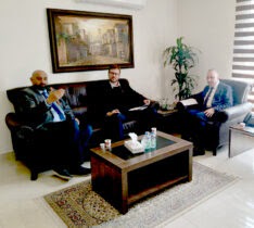 Photo of خرفان يبحث مع مدير شؤون الأونروا في الأردن عدة قضايا