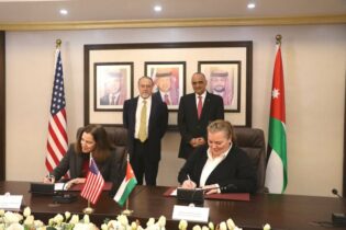 Photo of توقيع اتفاقية المنحة الأمريكيَّة لدعم موازنة الأردن بـ845.1 مليون دولار