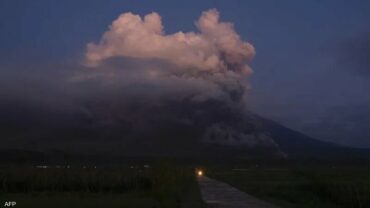 Photo of إندونيسيا: ثوران بركان وتحذير من تسونامي