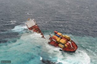 Photo of غرق سفينة شحن قبالة كوريا الجنوبية