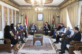 Photo of رئيس النواب يزور سفارتي سوريا وتركيا معزياً بضحايا الزلزال