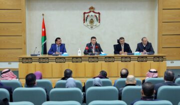 Photo of الحيصة: بحثنا حصر لقاءات النواب بالوزراء داخل المجلس