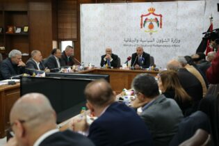 Photo of العودات يدعو الأحزاب إلى مراجعة إنجازات المرحلة الأولى من العملية السياسية